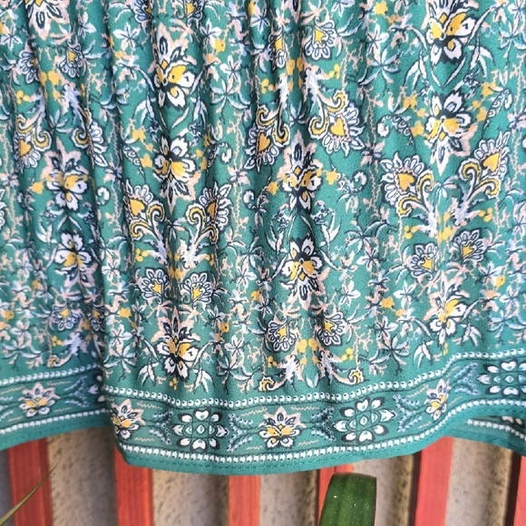 Max Studio Green Floral Blouse - Picture 5 of 9